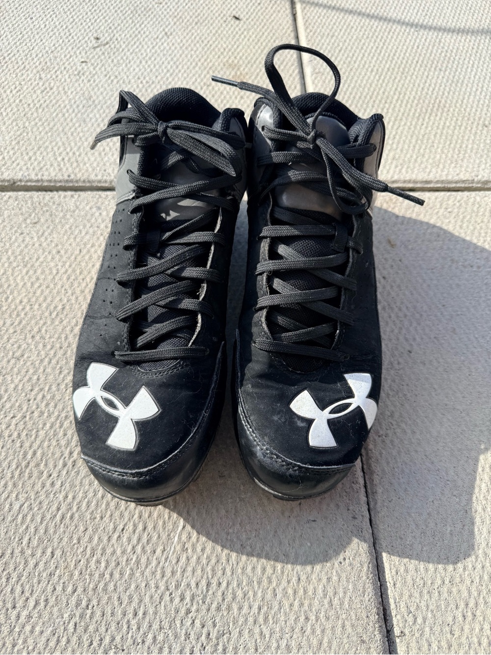 ⁠Under Armour Baseball Cleats – Women's Size 8.5 (Men's 7 / EUR 40)⁠